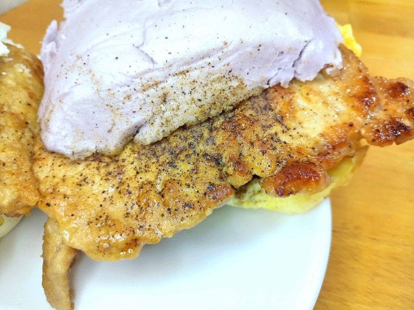 【新竹東區】無名饅頭肉排蛋☞學府路上的排隊早餐店，｢饅頭肉排蛋」必點!