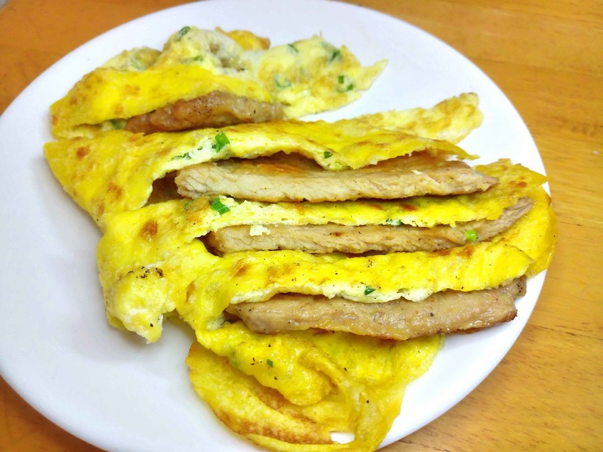 【新竹東區】無名饅頭肉排蛋☞學府路上的排隊早餐店，｢饅頭肉排蛋」必點!