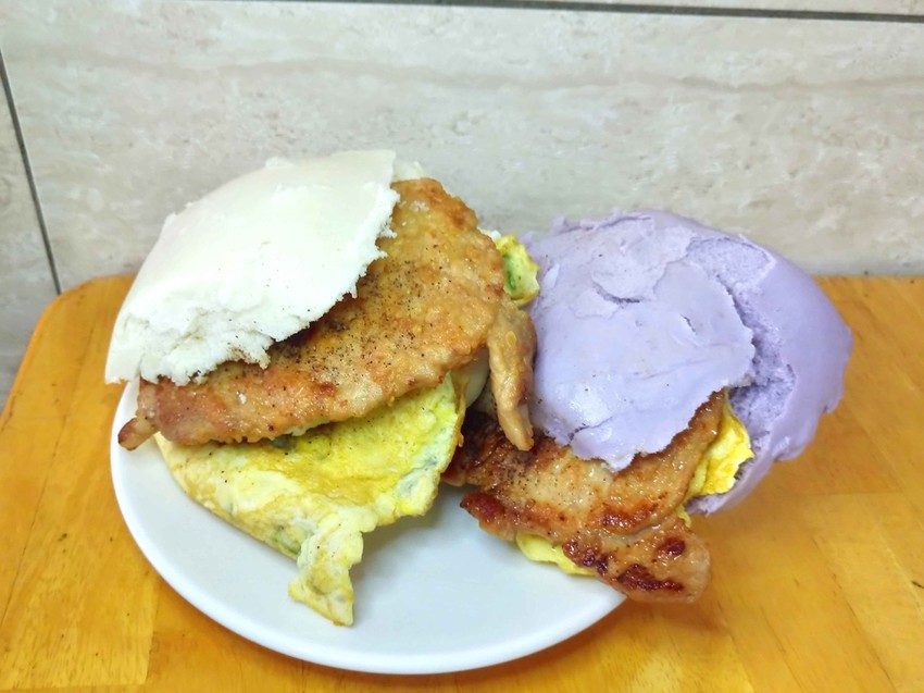 【新竹東區】無名饅頭肉排蛋☞學府路上的排隊早餐店，｢饅頭肉排蛋」必點!