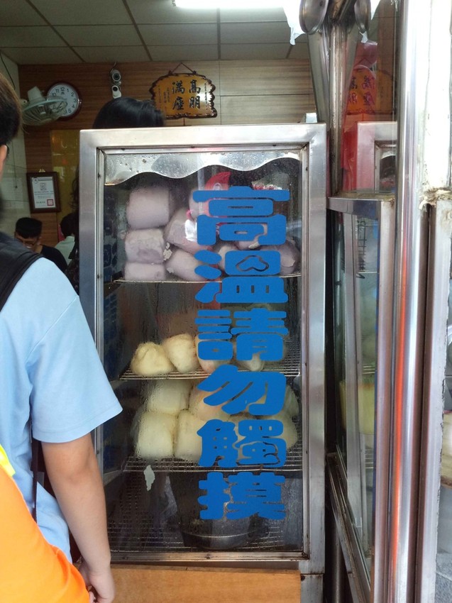 【新竹東區】無名饅頭肉排蛋☞學府路上的排隊早餐店，｢饅頭肉排蛋」必點!