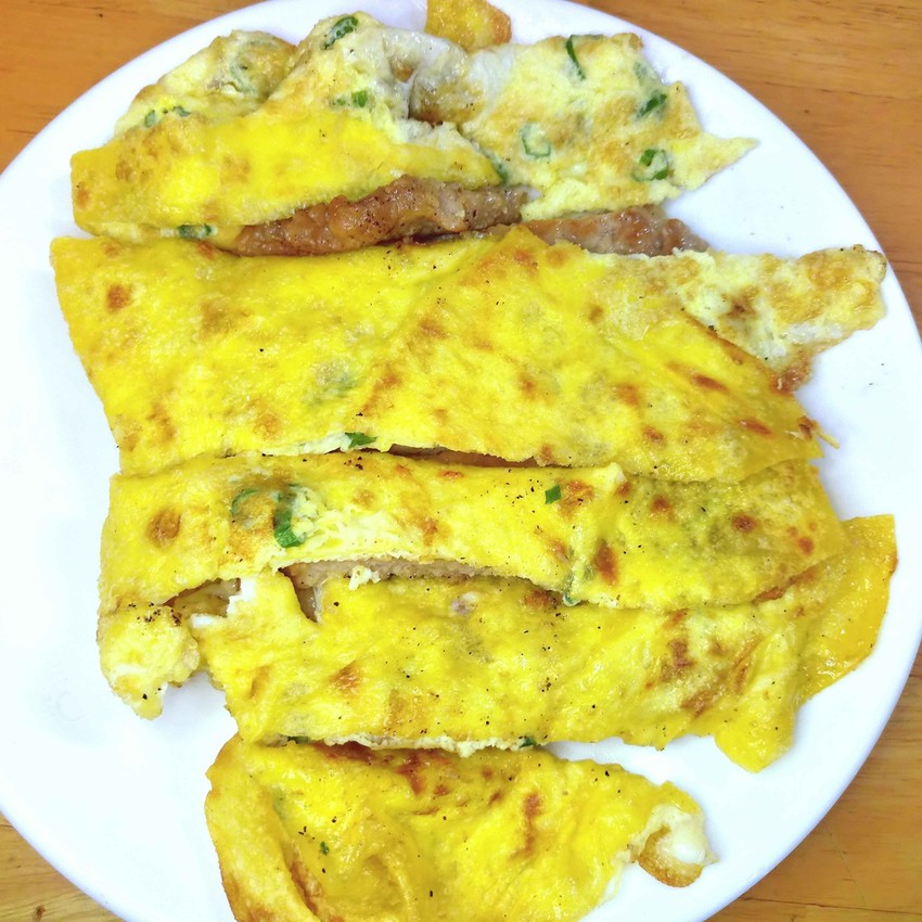 【新竹東區】無名饅頭肉排蛋☞學府路上的排隊早餐店，｢饅頭肉排蛋」必點!