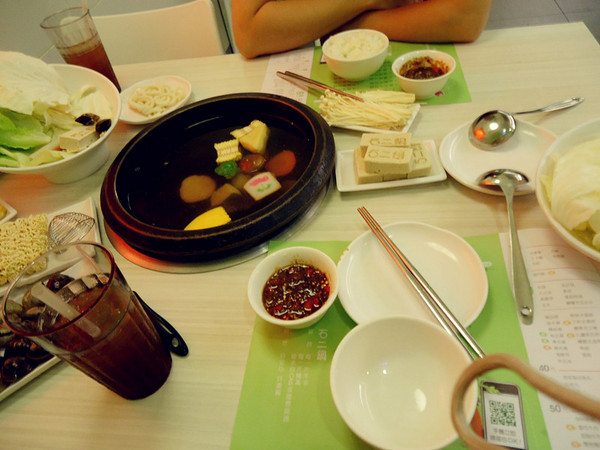 石二鍋(中興店)：【台中火鍋食記】物美價廉的美味火鍋真是造福人民阿@王品集團石二鍋大里中興店