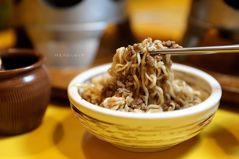 口吅品麻辣臭豆腐平價牛排複合店通化臨江夜市32