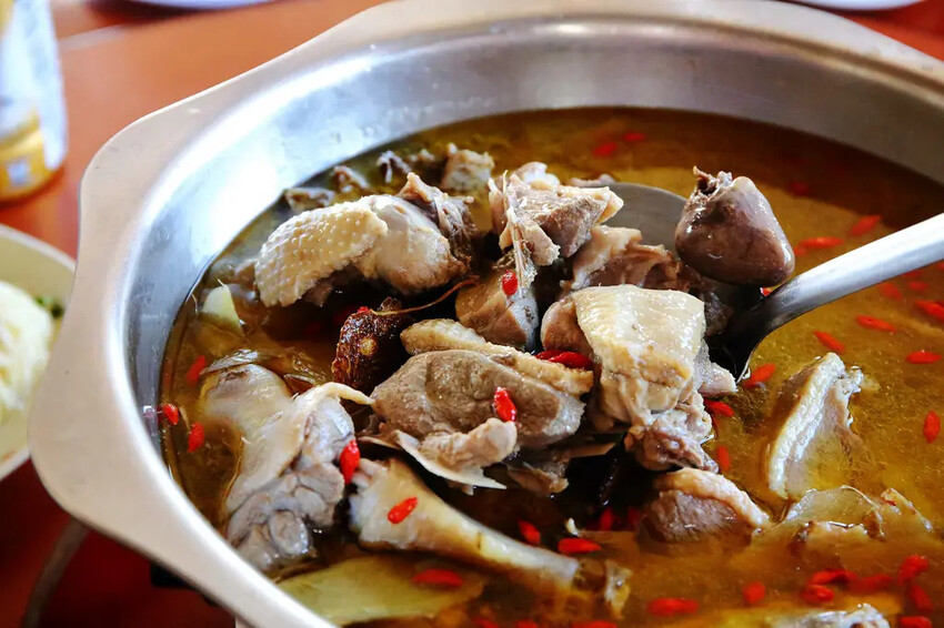 桃園薑母鴨推薦！大鋼盆薑母鴨有夠霸氣！熱炒、特色火鍋料也是必