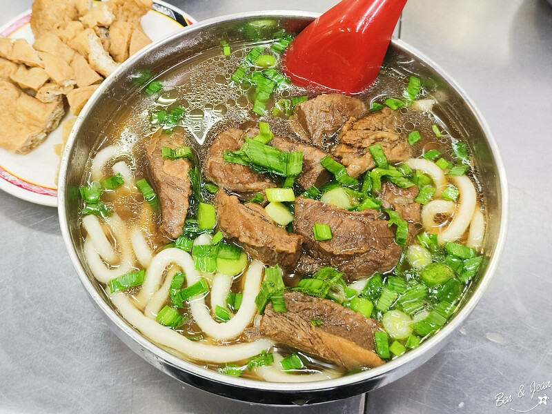 必比登台北車站牛肉麵！70年老店「劉山東牛肉麵」韓國人也來朝聖。