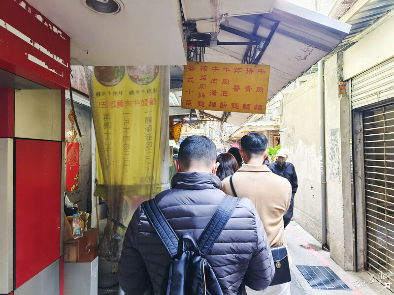 必比登台北車站牛肉麵！70年老店「劉山東牛肉麵」韓國人也來朝聖。