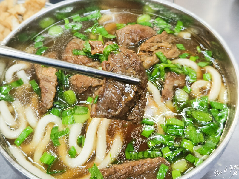 必比登台北車站牛肉麵！70年老店「劉山東牛肉麵」韓國人也來朝聖。