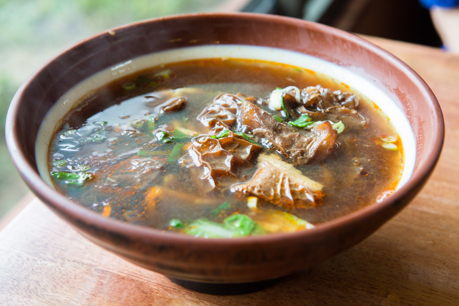 |食|南投竹山 竹山三塊厝牛肉麵 來店必吃三寶麵