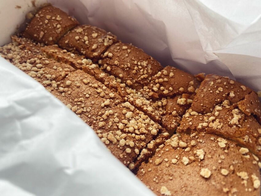 [台南中西區] 必買伴手禮！名東現烤蛋糕！古早味的美味 每天出爐不同口味 ｜內含價目表