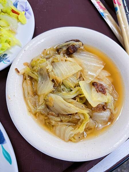 [台北小吃]板橋新埔站「阿益魯肉飯」超佛心便宜親民美味小吃店/點好點滿只要銅板價/滷肉飯小菜湯品選擇多樣