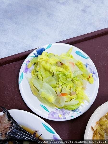 [台北小吃]板橋新埔站「阿益魯肉飯」超佛心便宜親民美味小吃店/點好點滿只要銅板價/滷肉飯小菜湯品選擇多樣