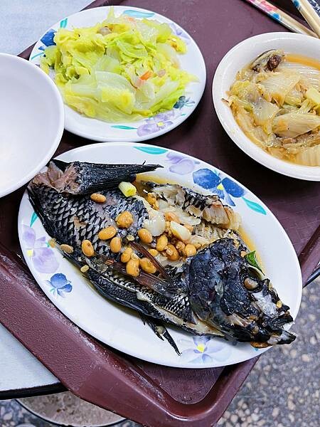 [台北小吃]板橋新埔站「阿益魯肉飯」超佛心便宜親民美味小吃店/點好點滿只要銅板價/滷肉飯小菜湯品選擇多樣