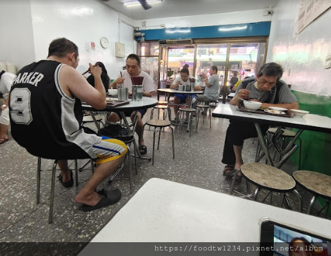 [台北小吃]板橋新埔站「阿益魯肉飯」超佛心便宜親民美味小吃店/點好點滿只要銅板價/滷肉飯小菜湯品選擇多樣