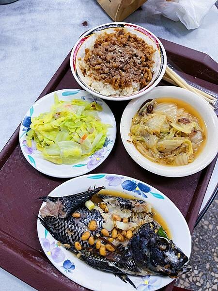 [台北小吃]板橋新埔站「阿益魯肉飯」超佛心便宜親民美味小吃店/點好點滿只要銅板價/滷肉飯小菜湯品選擇多樣