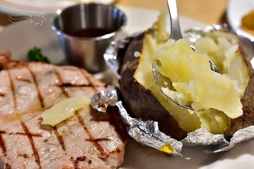 龐德羅莎:波士頓豬排+烤馬鈴薯