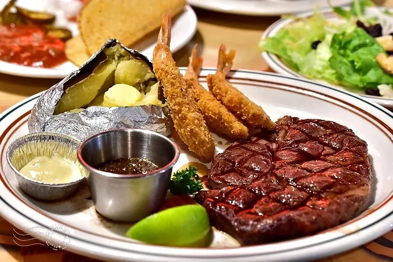 龐德羅莎:肋眼牛排海陸餐