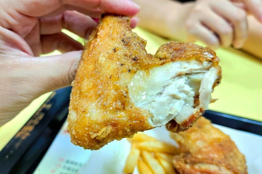 【台東美食】藍蜻蜓速食專賣店．台東超夯排隊人氣名店!