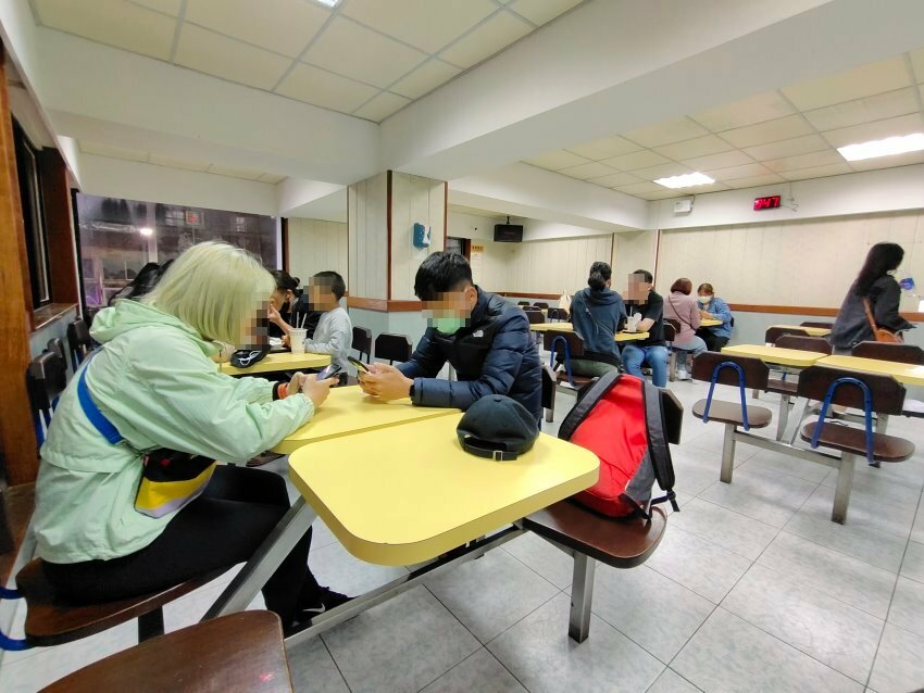 【台東美食】藍蜻蜓速食專賣店．台東超夯排隊人氣名店!