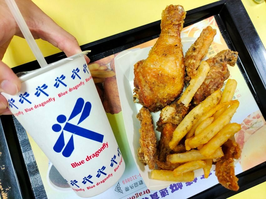 【台東美食】藍蜻蜓速食專賣店．台東超夯排隊人氣名店!