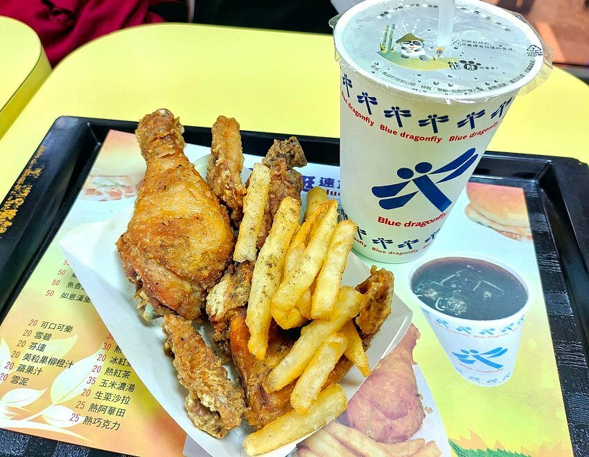 【台東美食】藍蜻蜓速食專賣店．台東超夯排隊人氣名店!