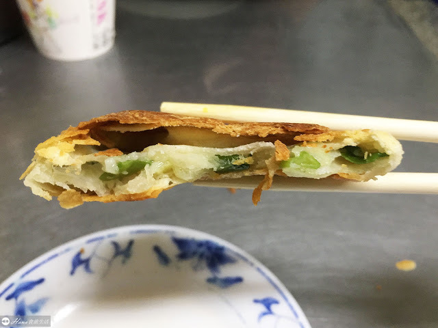 【基隆中正】周家豆漿店(周家蔥油餅) | 米其林漏勾美食 先煎後烤酥脆爆棚 真心羨慕基隆人