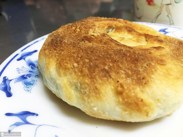 【基隆中正】周家豆漿店(周家蔥油餅) | 米其林漏勾美食 先煎後烤酥脆爆棚 真心羨慕基隆人