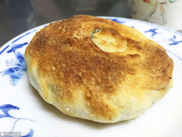 【基隆中正】周家豆漿店(周家蔥油餅) | 米其林漏勾美食 先煎後烤酥脆爆棚 真心羨慕基隆人