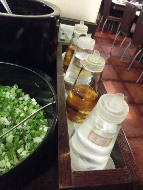 青禾幸福鍋物涮涮屋(永安店):【新北市中和好吃涮涮鍋】青禾幸福鍋物涮涮屋-永安店~個人鴛鴦鍋&火烤兩吃~吃得好爽喔!