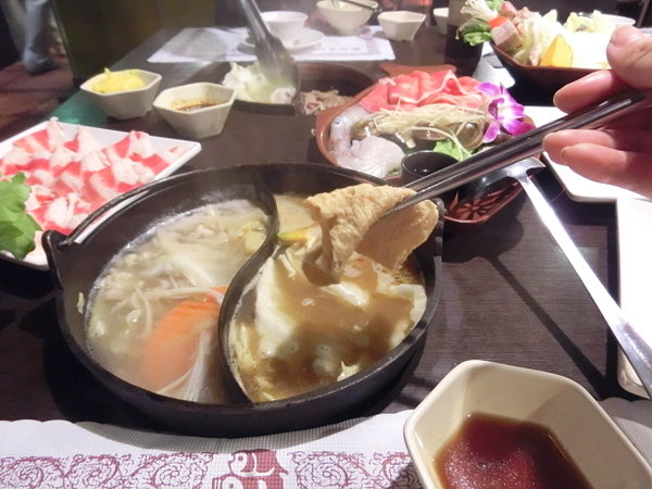 青禾幸福鍋物涮涮屋(永安店):【新北市中和好吃涮涮鍋】青禾幸福鍋物涮涮屋-永安店~個人鴛鴦鍋&火烤兩吃~吃得好爽喔!