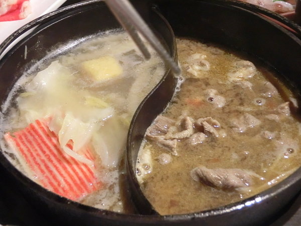 青禾幸福鍋物涮涮屋(永安店):【新北市中和好吃涮涮鍋】青禾幸福鍋物涮涮屋-永安店~個人鴛鴦鍋&火烤兩吃~吃得好爽喔!