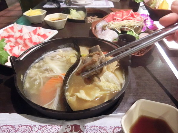 青禾幸福鍋物涮涮屋(永安店):【新北市中和好吃涮涮鍋】青禾幸福鍋物涮涮屋-永安店~個人鴛鴦鍋&火烤兩吃~吃得好爽喔!