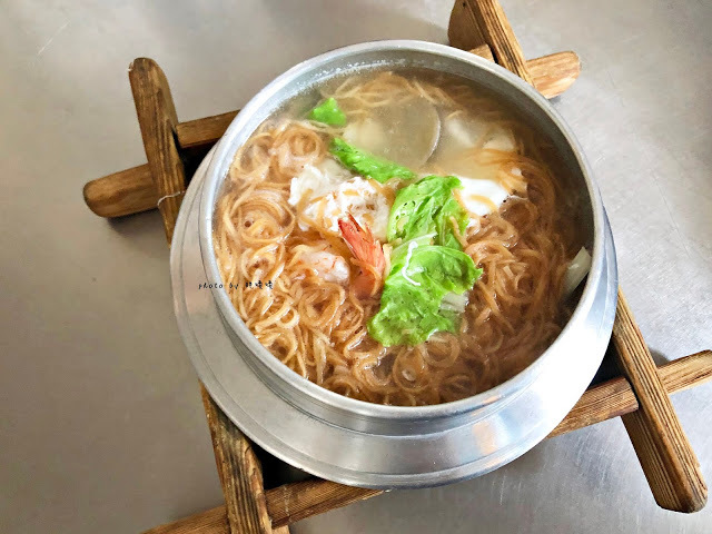 【彰化 市區】白鳥餐飲店🌅在地老店,彰師大附近,許多人從小吃到大的回憶!早餐種類五花八門,除了基本款,還有關東煮只要5元、炒飯、炒麵、鍋燒麵,銅板價讓你吃到撐~