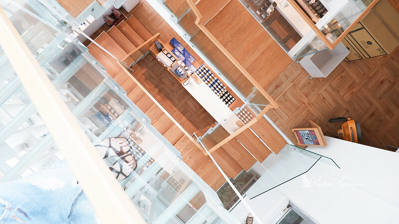 台中咖啡 ｜   Factory Mojocoffee │精明商圈巷弄咖啡館 明亮空間設計有如圖書館