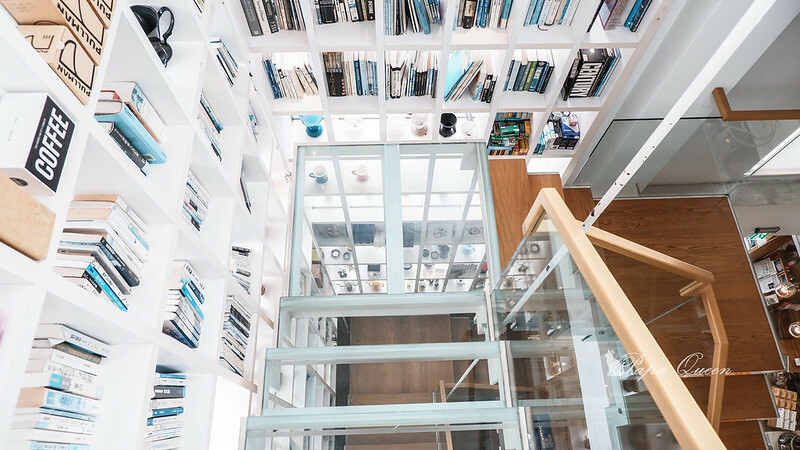 台中咖啡 ｜   Factory Mojocoffee │精明商圈巷弄咖啡館 明亮空間設計有如圖書館