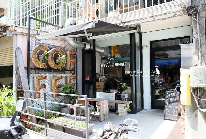 台中咖啡 ｜   Factory Mojocoffee │精明商圈巷弄咖啡館 明亮空間設計有如圖書館