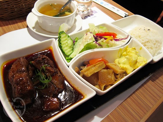 捷運士林站 | 有幸福Cafe ．鹹的蜜糖吐司 / 私房菜色咖啡廳 / 比利時壺經典咖啡