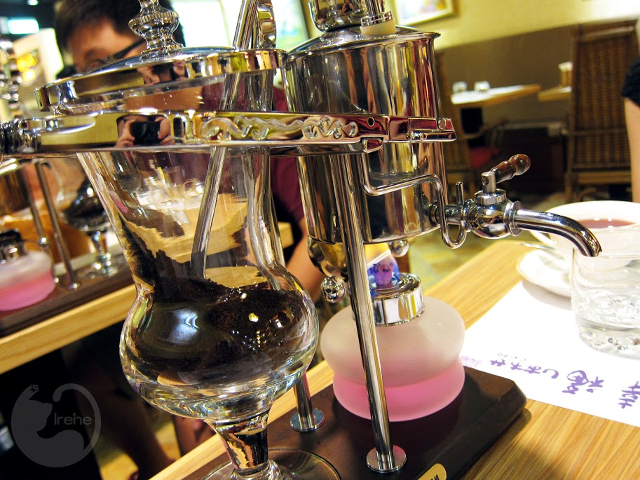 捷運士林站 | 有幸福Cafe ．鹹的蜜糖吐司 / 私房菜色咖啡廳 / 比利時壺經典咖啡