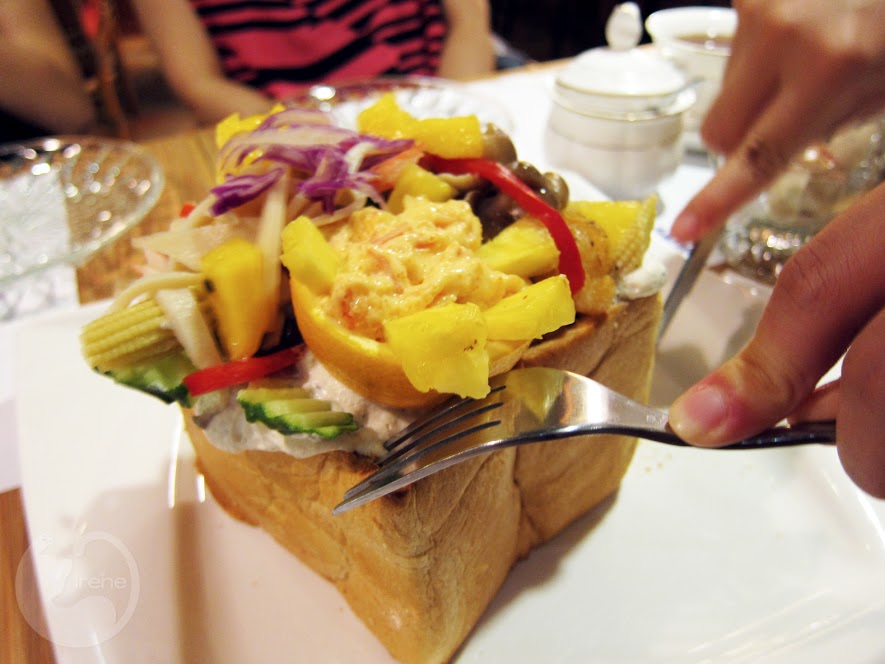 捷運士林站 | 有幸福Cafe ．鹹的蜜糖吐司 / 私房菜色咖啡廳 / 比利時壺經典咖啡