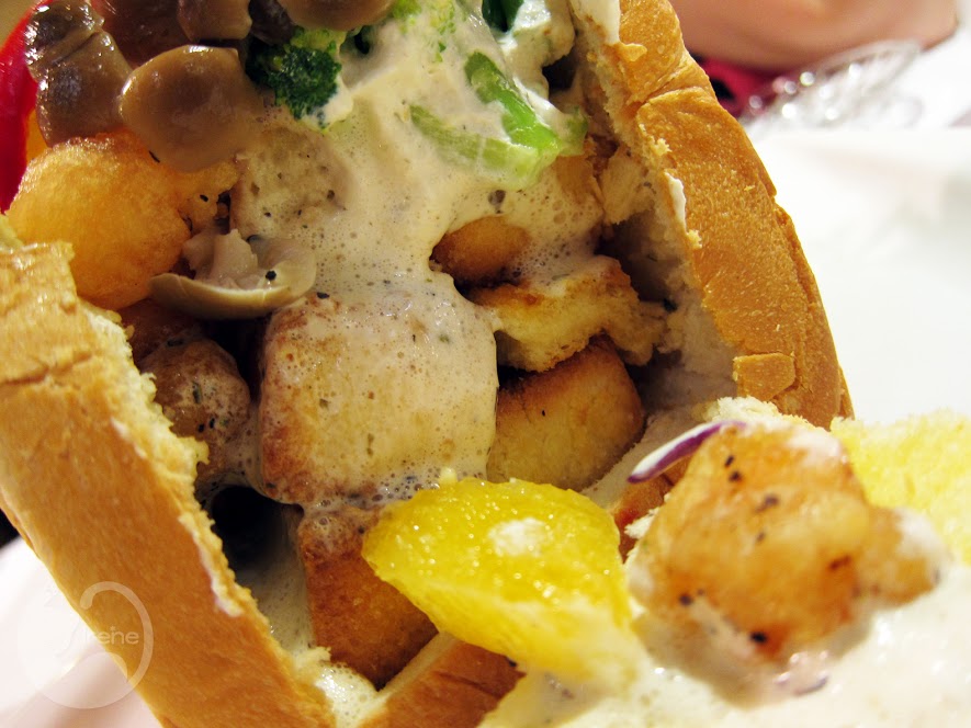 捷運士林站 | 有幸福Cafe ．鹹的蜜糖吐司 / 私房菜色咖啡廳 / 比利時壺經典咖啡