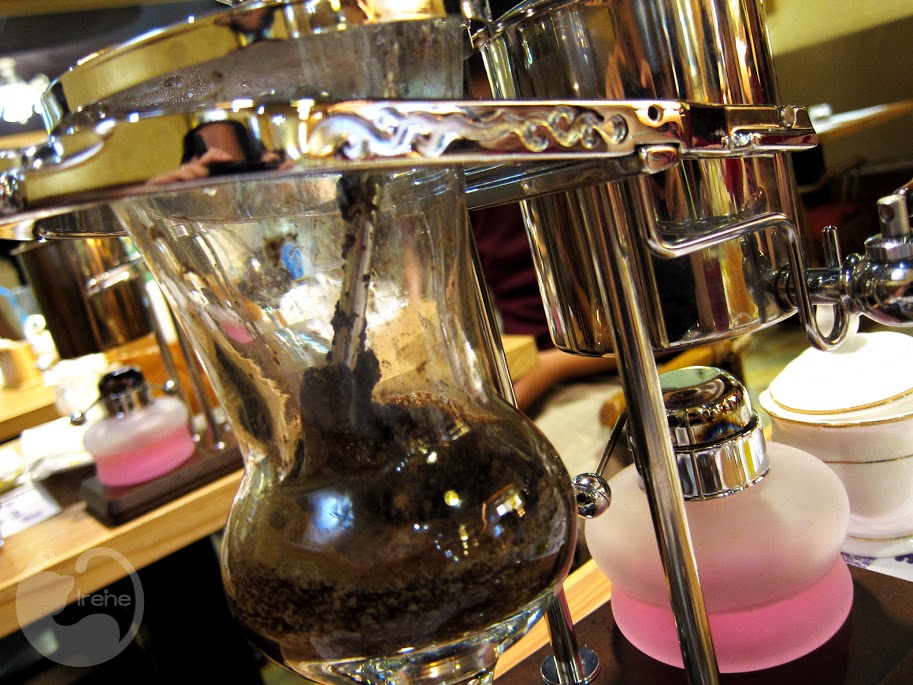 捷運士林站 | 有幸福Cafe ．鹹的蜜糖吐司 / 私房菜色咖啡廳 / 比利時壺經典咖啡