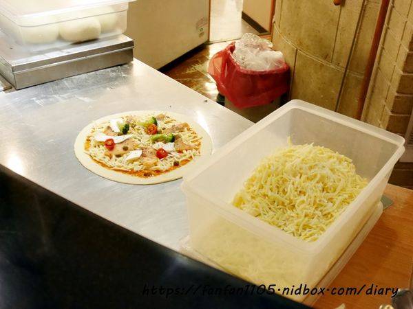【蘆洲美食】石窯屋 #義式料理 #窯烤披薩 #披薩 #半月烤餅 #義大利燉飯 #義大利麵 (5).JPG