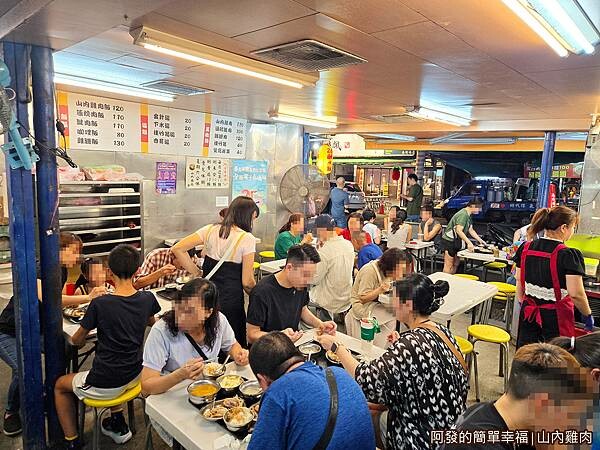 山內雞肉03-用餐區.jpg