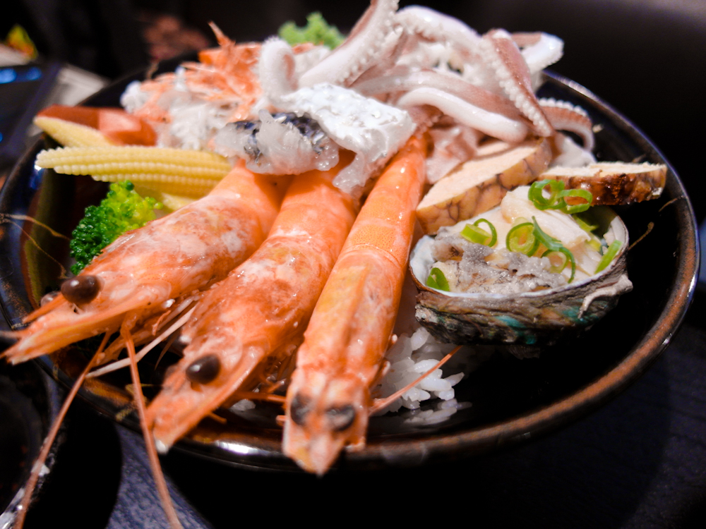 【日式料理】海人刺身丼飯專賣店,滿足您的胃