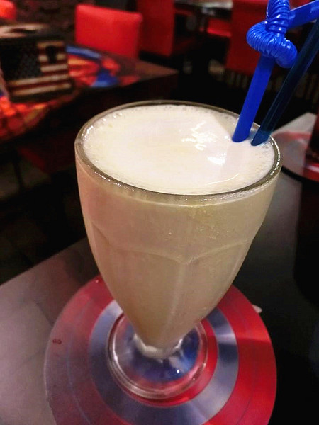 3mins美式餐廳(中美店)：【台中食記】萬聖節快一起來搗蛋!!美國隊長和巨無霸熱狗陪你TRICK OR TREAT@3mins美式餐廳(中美店)