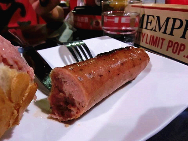 3mins美式餐廳(中美店)：【台中食記】萬聖節快一起來搗蛋!!美國隊長和巨無霸熱狗陪你TRICK OR TREAT@3mins美式餐廳(中美店)