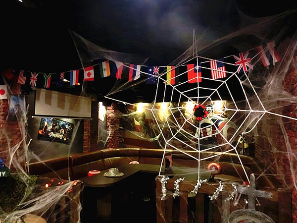 3mins美式餐廳(中美店)：【台中食記】萬聖節快一起來搗蛋!!美國隊長和巨無霸熱狗陪你TRICK OR TREAT@3mins美式餐廳(中美店)