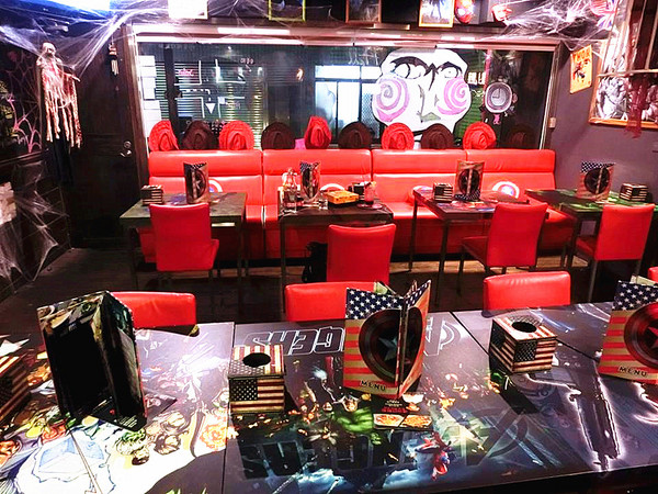 3mins美式餐廳(中美店)：【台中食記】萬聖節快一起來搗蛋!!美國隊長和巨無霸熱狗陪你TRICK OR TREAT@3mins美式餐廳(中美店)