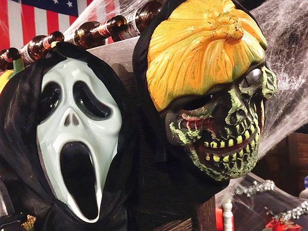 3mins美式餐廳(中美店)：【台中食記】萬聖節快一起來搗蛋!!美國隊長和巨無霸熱狗陪你TRICK OR TREAT@3mins美式餐廳(中美店)