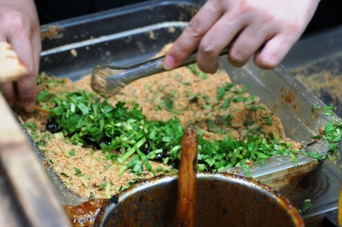 內湖美食推薦-內湖路737巷夜市商圈.好大又好吃的"豬大郎豬血糕"(近捷運港墘站)