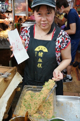 內湖美食推薦-內湖路737巷夜市商圈.好大又好吃的"豬大郎豬血糕"(近捷運港墘站)